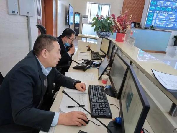 东航紧急备降!客舱响起掌声…… 东航紧急备降!客舱响起掌声……