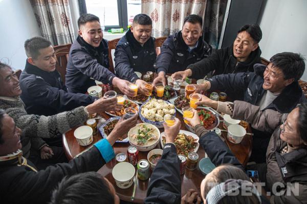 他们共同守护边境的每一天都是团圆 他们共同守护边境的每一天都是团圆