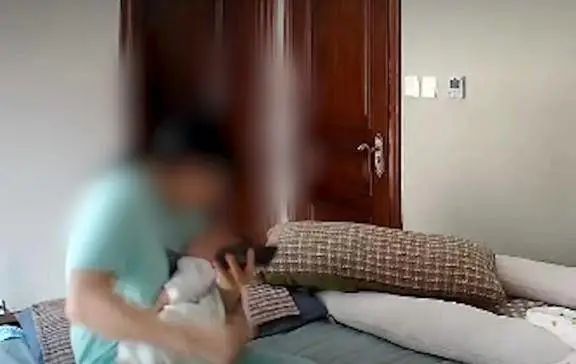 1周内20多次打骂婴儿，这月嫂竟是花一万九请的！警方介入