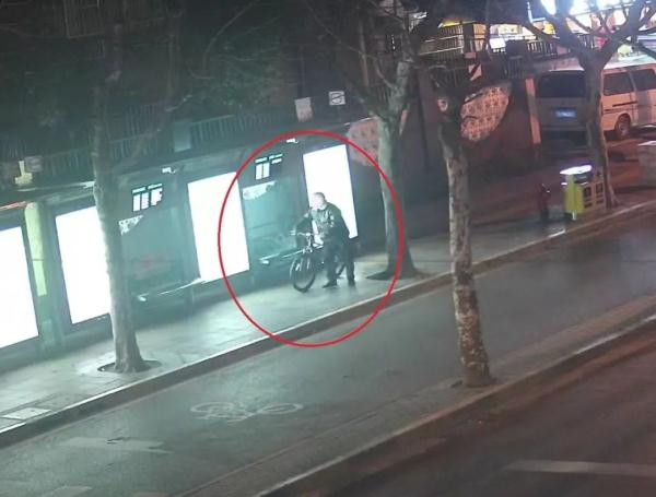 偷车贼上演“脱口秀”，理由竟是“寂寞开无主”！