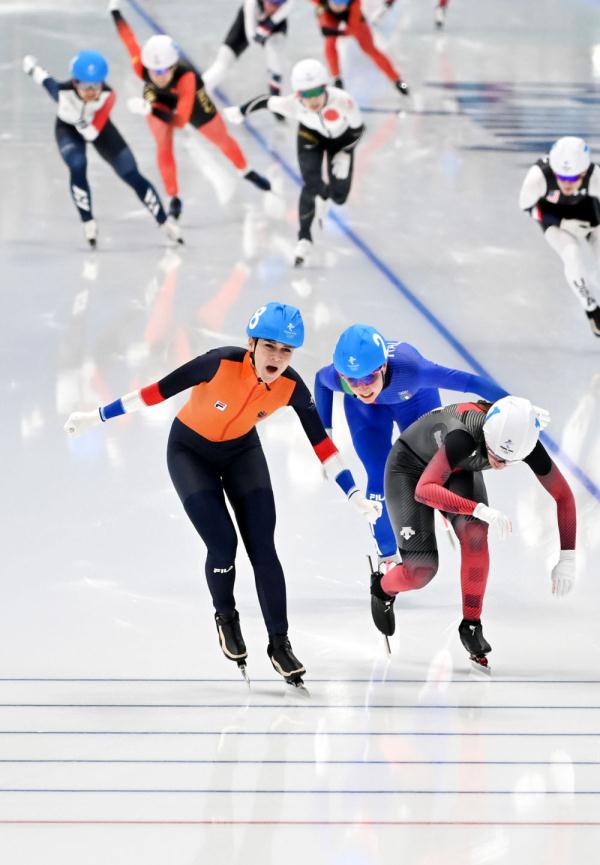 冬奥会冠军比赛照片图片