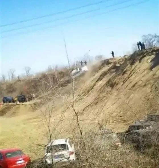 越野车翻下“网红坡”致1人死亡！警方通报！