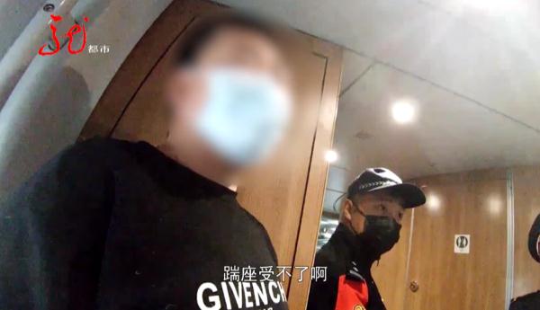 “喝酒了，想抽烟！”高铁上，男子嚣张点燃一根烟！结局舒适！