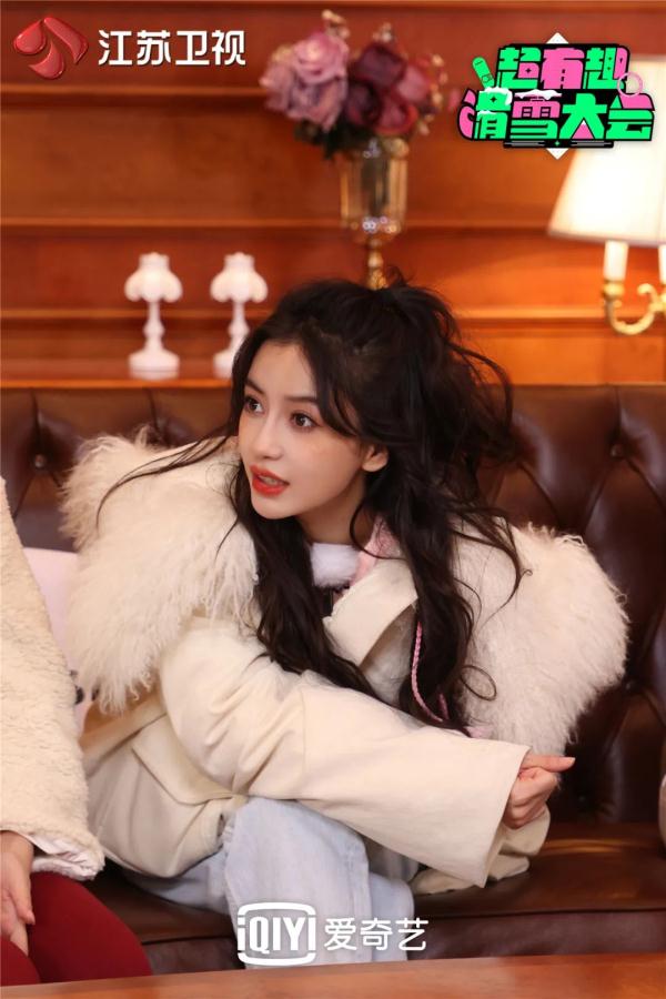 《超有趣滑雪大会》比拼升级!吴奇隆雪场展示高难一字马 《超有趣滑雪大会》比拼升级!吴奇隆雪场展示高难一字马