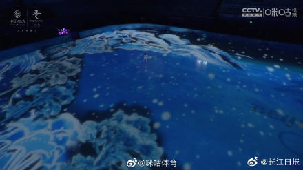 花滑表演滑美轮美奂!彭程金杨选曲李健异乡人 花滑表演滑美轮美奂!彭程金杨选曲李健异乡人