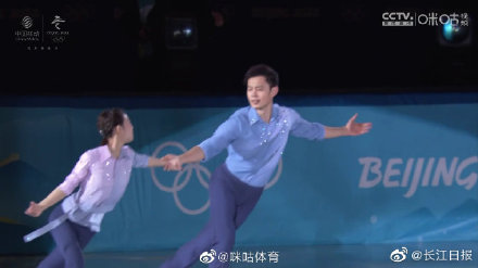 花滑表演滑美轮美奂!彭程金杨选曲李健异乡人 花滑表演滑美轮美奂!彭程金杨选曲李健异乡人