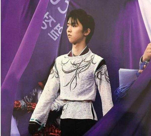 羽生结弦“小樱花”考斯滕亮相，华美比赛服背后有哪些门道？