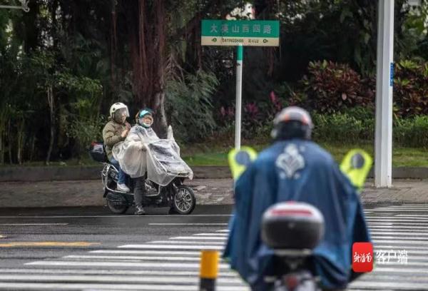 @海南人,你的羽绒服穿起来了吗?看看他们的御寒装备… @海南人,你的羽绒服穿起来了吗?看看他们的御寒装备…