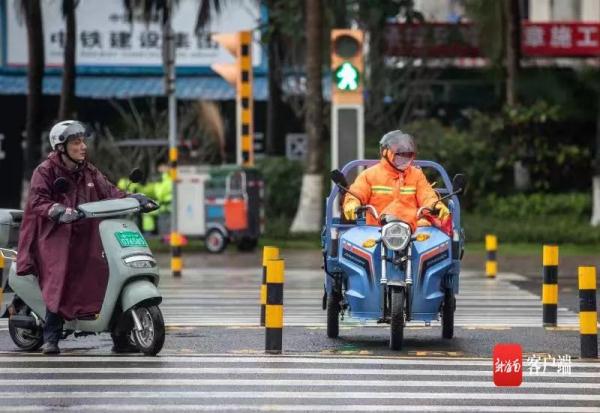 @海南人,你的羽绒服穿起来了吗?看看他们的御寒装备… @海南人,你的羽绒服穿起来了吗?看看他们的御寒装备…