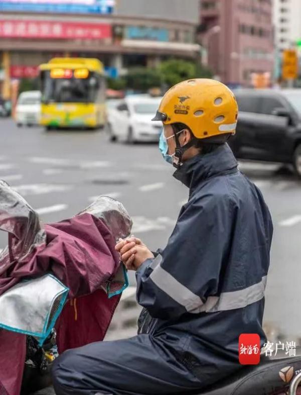 @海南人,你的羽绒服穿起来了吗?看看他们的御寒装备… @海南人,你的羽绒服穿起来了吗?看看他们的御寒装备…