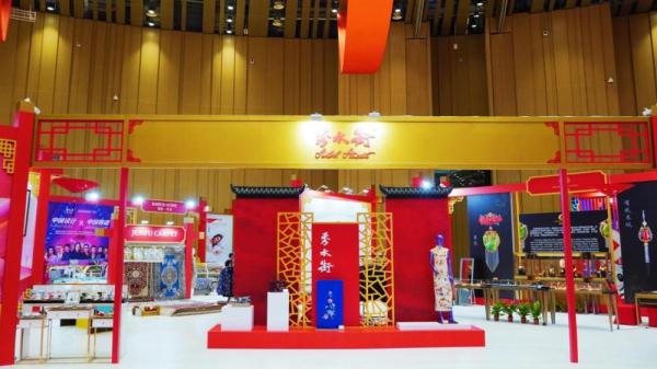 北京秀水街:中国特色产品受冬奥会外宾欢迎 北京秀水街:中国特色产品受冬奥会外宾欢迎