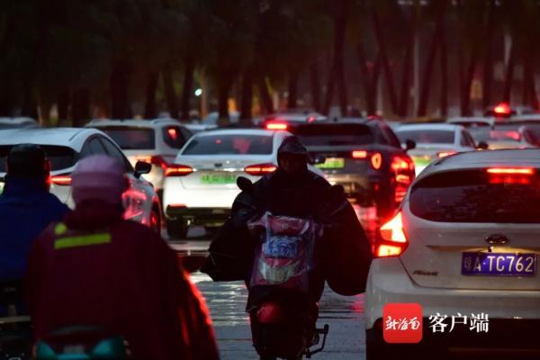 @海南人,你的羽绒服穿起来了吗?看看他们的御寒装备… @海南人,你的羽绒服穿起来了吗?看看他们的御寒装备…