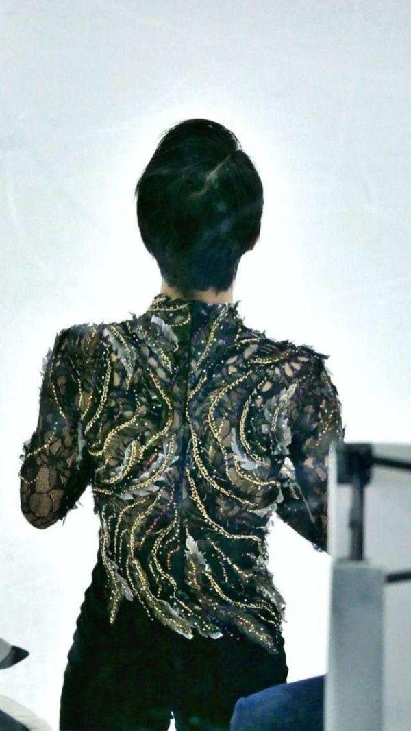 羽生结弦“小樱花”考斯滕亮相，华美比赛服背后有哪些门道？