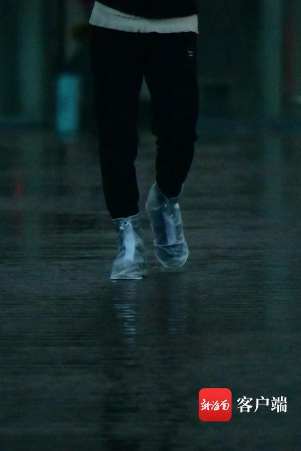 @海南人,你的羽绒服穿起来了吗?看看他们的御寒装备… @海南人,你的羽绒服穿起来了吗?看看他们的御寒装备…