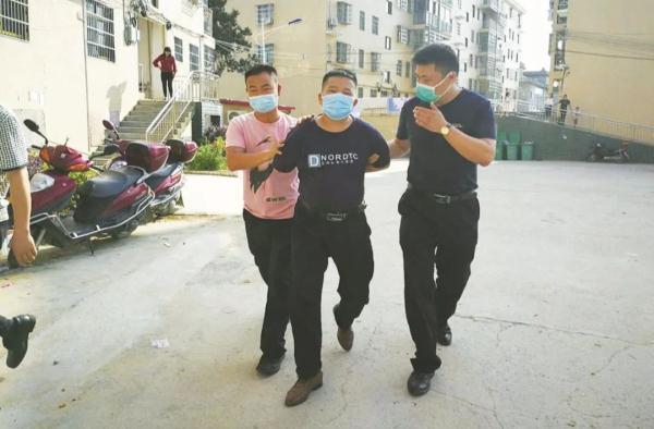 何某（男，38岁，102名“女友”）获刑11年半！