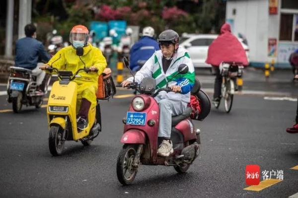 @海南人,你的羽绒服穿起来了吗?看看他们的御寒装备… @海南人,你的羽绒服穿起来了吗?看看他们的御寒装备…