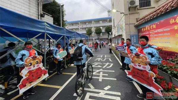 各地神兽返校，瞧这仪式感拉满的第一天