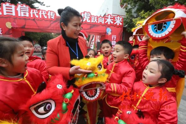 各地神兽返校，瞧这仪式感拉满的第一天