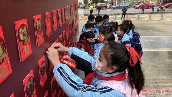 各地神兽返校，瞧这仪式感拉满的第一天