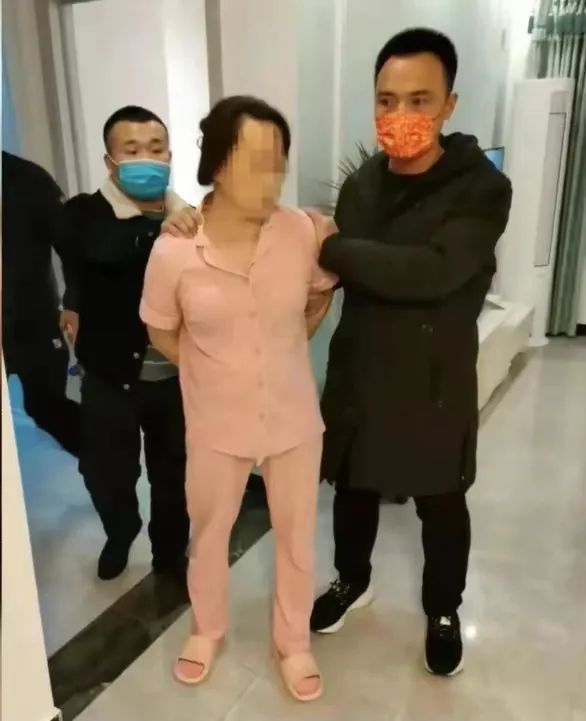 举办完婚礼后，他才知道“妻子”是男的！