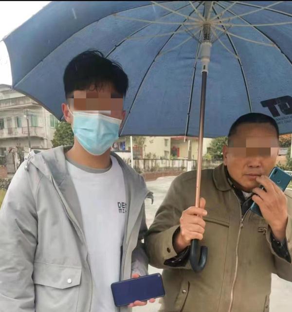 分别时,老人热泪盈眶地说...... 分别时,老人热泪盈眶地说......