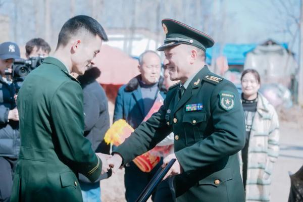 功臣嫁给功臣!这对夫妻太牛了 功臣嫁给功臣!这对夫妻太牛了