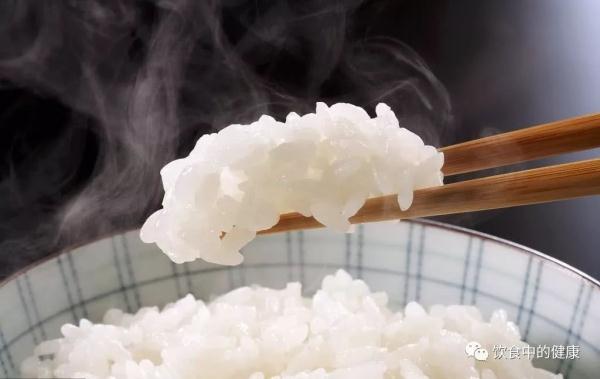 蒸米饭时,需要放盐还是放油?很多人都做错了,难怪米饭不好吃 蒸米饭时,需要放盐还是放油?很多人都做错了,难怪米饭不好吃