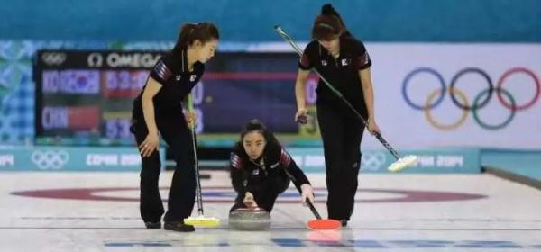 神仙爱情！韩国冰壶队长为爱远赴上海执教，丈夫神似周润发...