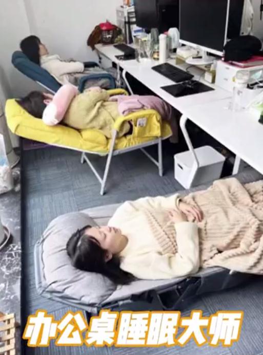 办公桌都“内卷”成这样了，也太好看了！