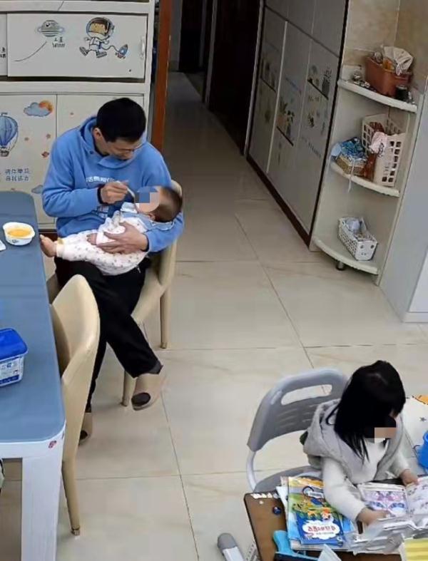 4岁女儿说想当清洁工,这位爸爸的反应被爆赞! 4岁女儿说想当清洁工,这位爸爸的反应被爆赞!