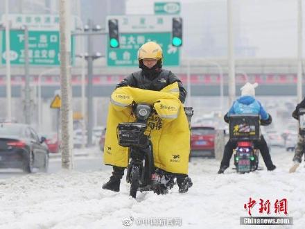 报告：2021年在线外卖占餐饮消费超两成