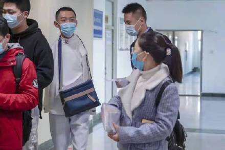 考上同济研究生无臂少年通过法考,下一个目标是读博 考上同济研究生无臂少年通过法考,下一个目标是读博