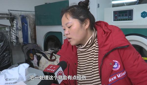 5件衣服洗坏2件，女子怒给差评！洗衣店：是衣服的材质问题
