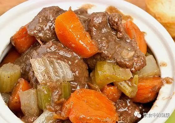 炖牛肉先焯水还是先切？原来一直弄错，怪不得牛肉缩水严重