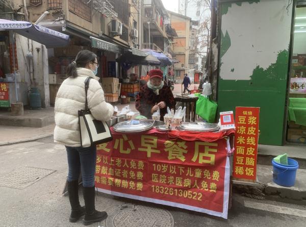 发生在合肥街头的一幕，太暖！