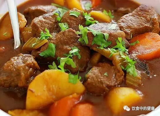 炖牛肉先焯水还是先切？原来一直弄错，怪不得牛肉缩水严重