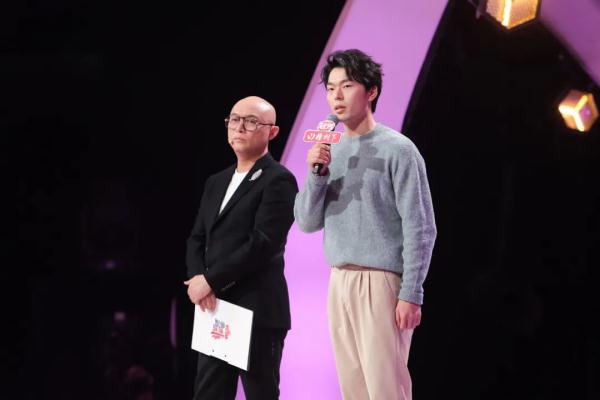 春暖花开拥抱爱，《非诚勿扰》探讨恋爱仪式感