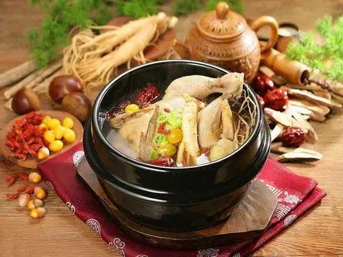 鱼肉是癌症的“发物”吗？消化科医生建议：这6物，能不吃就不吃