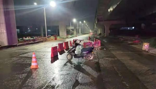 夫妇在珠海大道临时停车做这件事，导致丈夫被拘留……