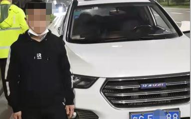 夫妇在珠海大道临时停车做这件事，导致丈夫被拘留……