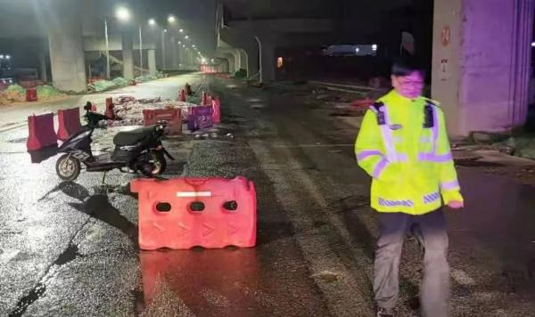 夫妇在珠海大道临时停车做这件事，导致丈夫被拘留……