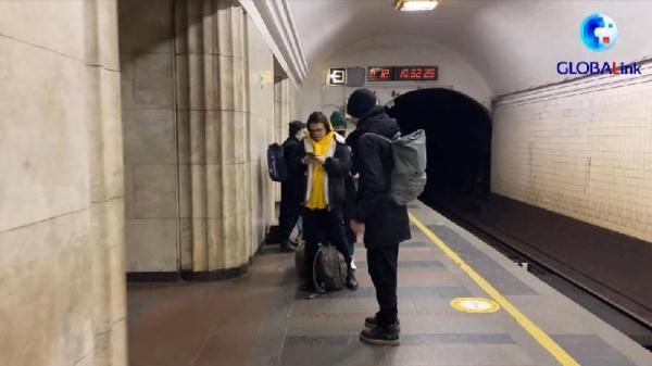 全球连线 | 前线零距离 新华社记者实地探访基辅市最深防空设施