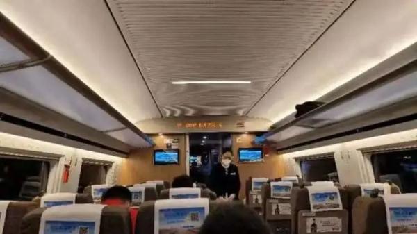 满屏“晚点”！旅客感慨昨天的上海虹桥站比春运人还多…原因查明了