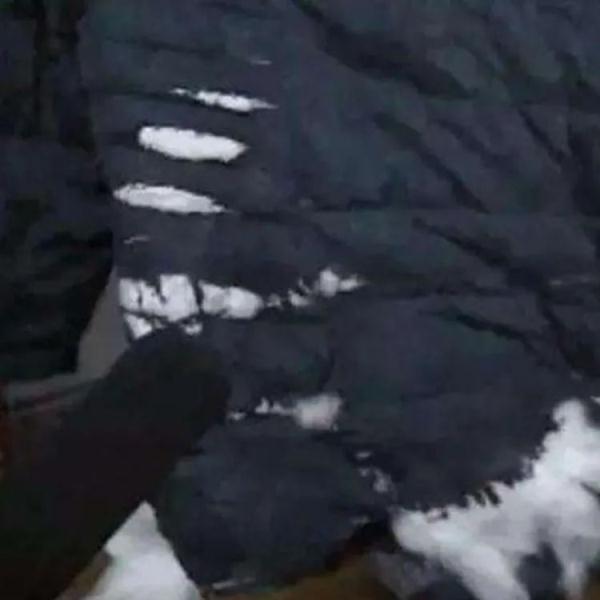 社死现场!女子打车时,羽绒服炸了...!羽毛满天飞,真“爆款”! 社死现场!女子打车时,羽绒服炸了...!羽毛满天飞,真“爆款”!