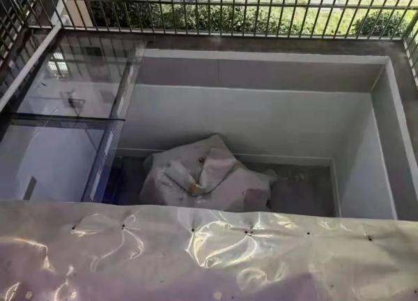 邻居在天井搭玻璃棚,上海阿姨直呼:好害怕!这到底算不算违建? 邻居在天井搭玻璃棚,上海阿姨直呼:好害怕!这到底算不算违建?