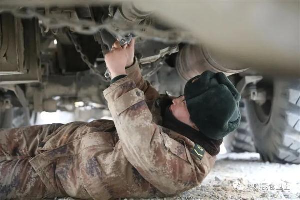 一条女兵的朋友圈火了,看她们的奋斗青春! 一条女兵的朋友圈火了,看她们的奋斗青春!