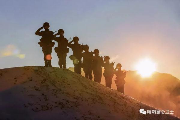 一条女兵的朋友圈火了,看她们的奋斗青春! 一条女兵的朋友圈火了,看她们的奋斗青春!
