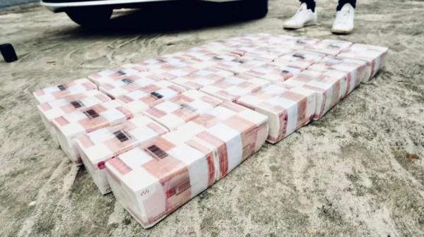 案值1个亿！深挖1米土坑埋赃款，这些人设的“局”绝了…