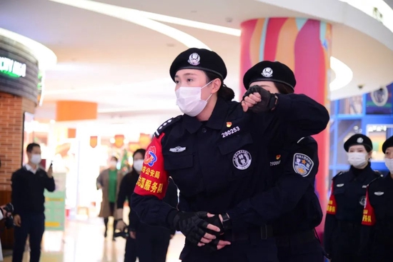 身高1米9的天津女警花！竟然还是全国冠军！