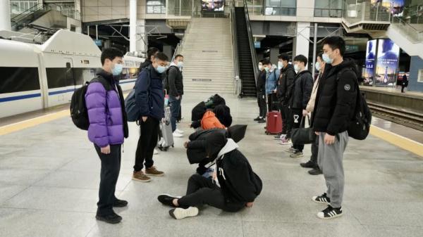 案值1个亿！深挖1米土坑埋赃款，这些人设的“局”绝了…